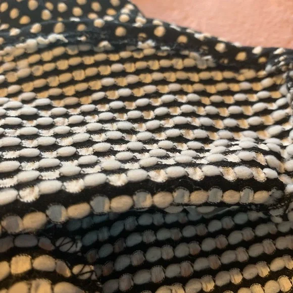 ‼️SOLD‼️Sleeveless Blouse w Raised PolkaDots & Flared Bottom Flattering! - Picture 13 of 13